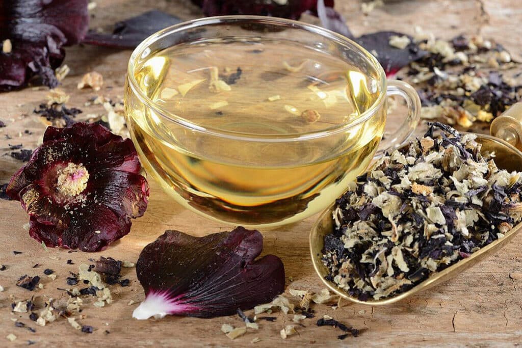 دمنوش آویشن و گل ختمی برای سرماخوردگی