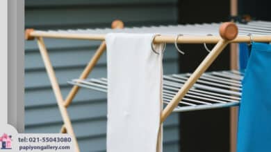 کاملترین راهنمای خرید رخت آویز های آپارتمانی؛ انواع بند رخت آویزی تاشو و آویزی