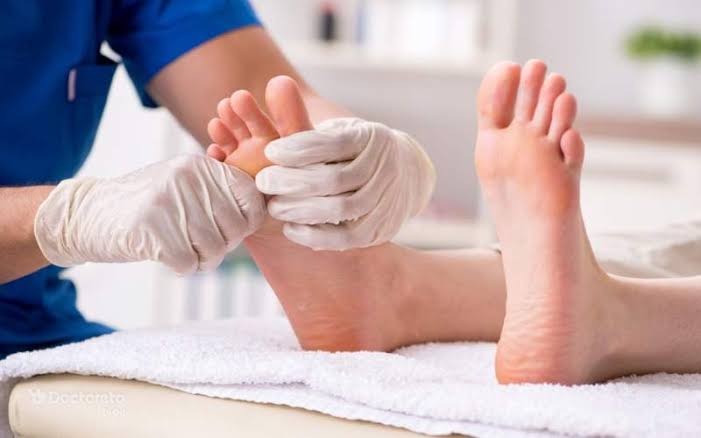 بررسی تمامی علائم زخم پای دیابتی که باید به آنها توجه کنید – مجله سلامت دکترتو